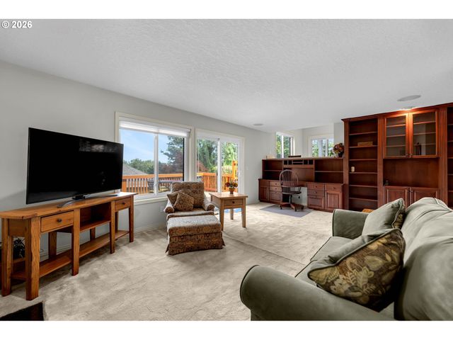 15435 Ne SISKIYOU St, Portland, OR 97230