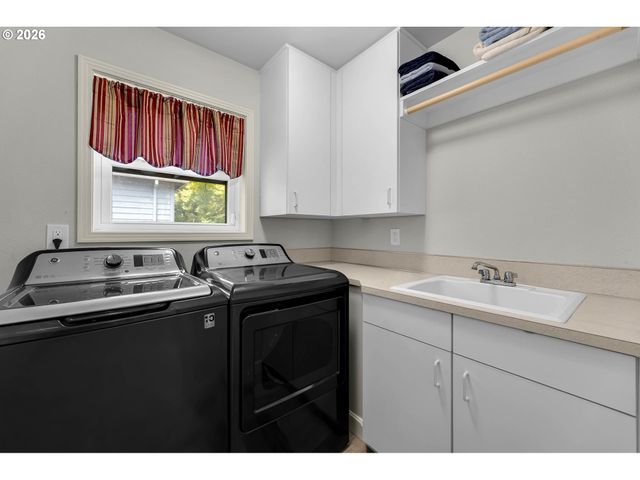 15435 Ne SISKIYOU St, Portland, OR 97230