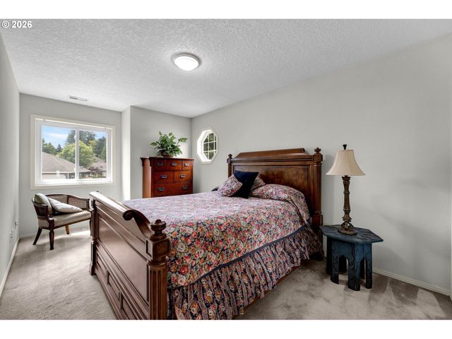 15435 Ne SISKIYOU St, Portland, OR 97230