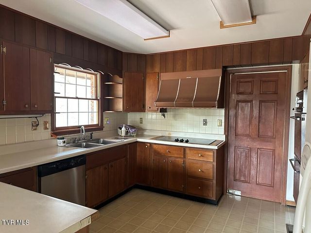 279 Alfalfa Field, Cedar Bluff, VA 24609