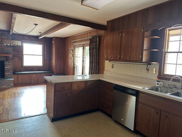 279 Alfalfa Field, Cedar Bluff, VA 24609