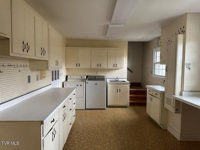 279 Alfalfa Field, Cedar Bluff, VA 24609