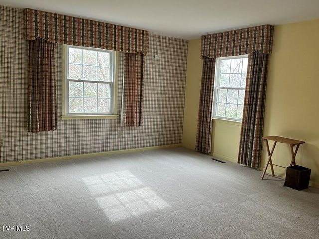 279 Alfalfa Field, Cedar Bluff, VA 24609