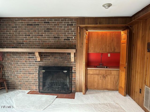 279 Alfalfa Field, Cedar Bluff, VA 24609