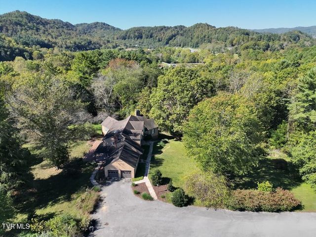 279 Alfalfa Field, Cedar Bluff, VA 24609