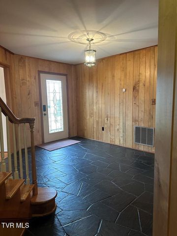 279 Alfalfa Field, Cedar Bluff, VA 24609