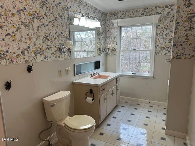 279 Alfalfa Field, Cedar Bluff, VA 24609