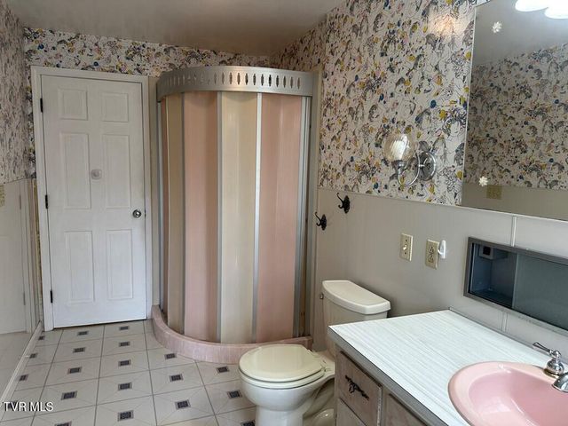 279 Alfalfa Field, Cedar Bluff, VA 24609