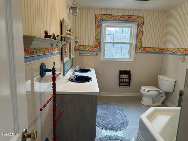 279 Alfalfa Field, Cedar Bluff, VA 24609