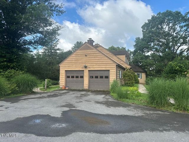 279 Alfalfa Field, Cedar Bluff, VA 24609