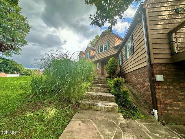 279 Alfalfa Field, Cedar Bluff, VA 24609