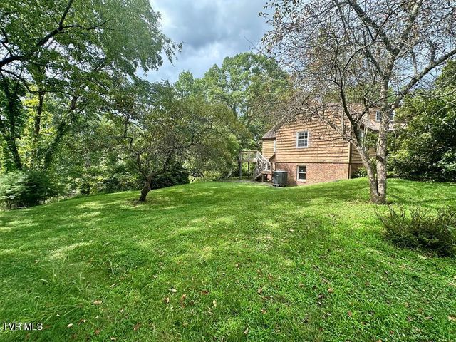 279 Alfalfa Field, Cedar Bluff, VA 24609