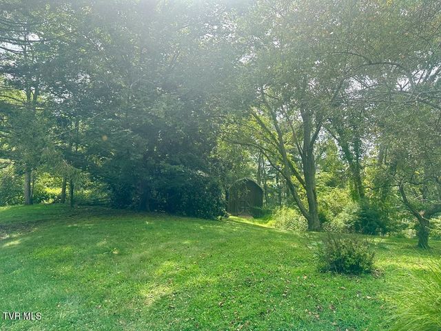 279 Alfalfa Field, Cedar Bluff, VA 24609