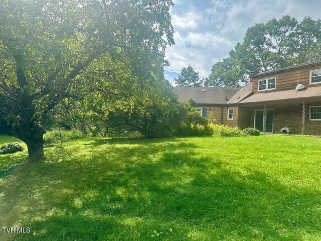 279 Alfalfa Field, Cedar Bluff, VA 24609