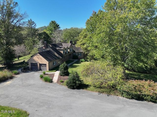 279 Alfalfa Field, Cedar Bluff, VA 24609