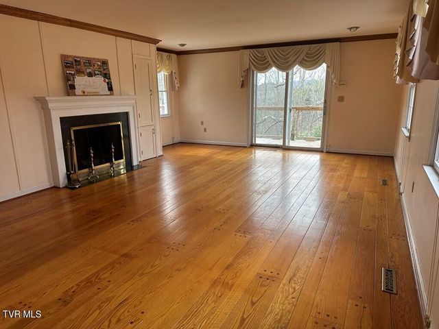 279 Alfalfa Field, Cedar Bluff, VA 24609