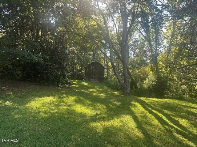 279 Alfalfa Field, Cedar Bluff, VA 24609