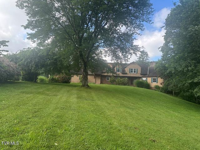 279 Alfalfa Field, Cedar Bluff, VA 24609