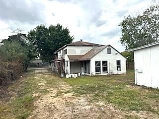 207 S 5th Street, Highlands, TX 77562