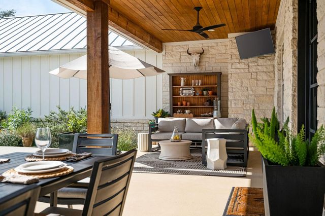 2009 Axis CIR, Fredericksburg, TX 78624