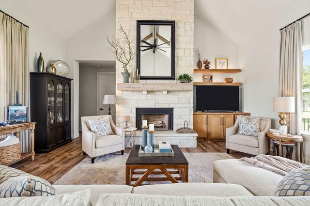 2009 Axis CIR, Fredericksburg, TX 78624