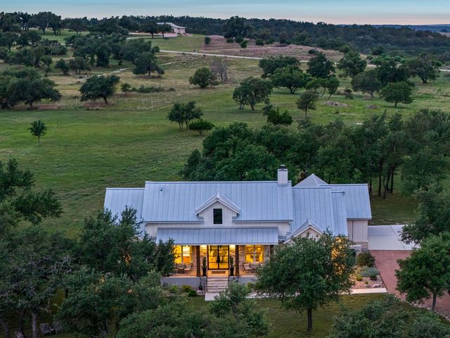 2009 Axis CIR, Fredericksburg, TX 78624