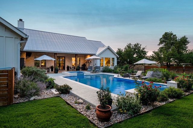 2009 Axis CIR, Fredericksburg, TX 78624