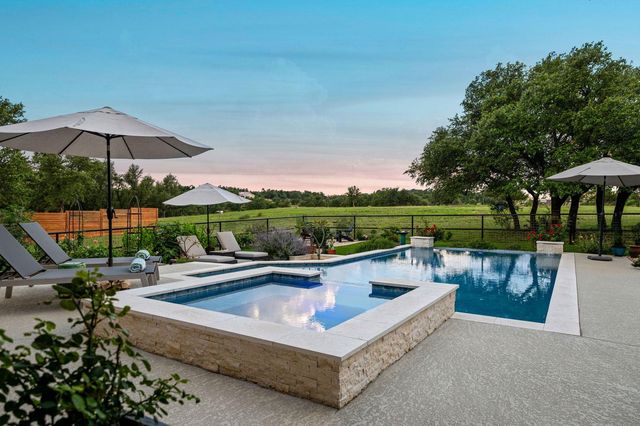 2009 Axis CIR, Fredericksburg, TX 78624