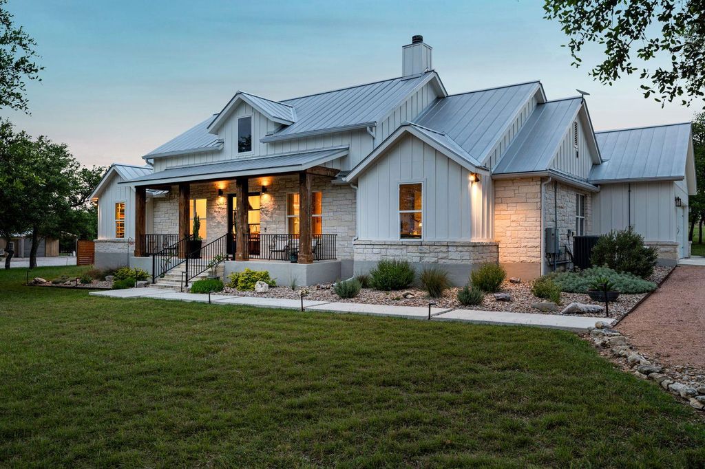 2009 Axis CIR, Fredericksburg, TX 78624