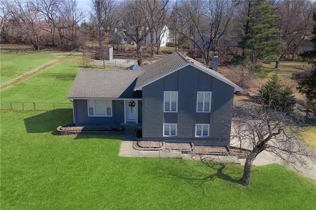 7001 N Cosby Avenue, Kansas City, MO 64151