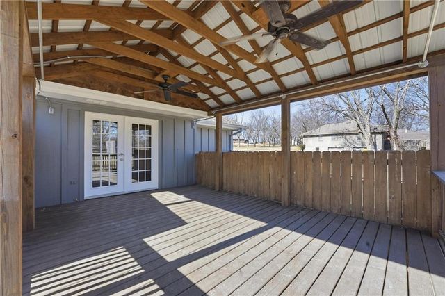 7001 N Cosby Avenue, Kansas City, MO 64151