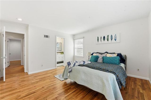 7001 N Cosby Avenue, Kansas City, MO 64151