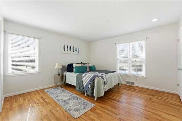 7001 N Cosby Avenue, Kansas City, MO 64151