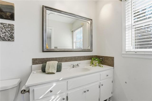 7001 N Cosby Avenue, Kansas City, MO 64151