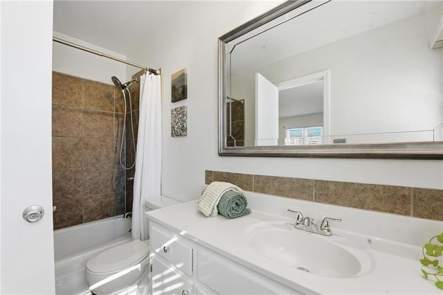 7001 N Cosby Avenue, Kansas City, MO 64151