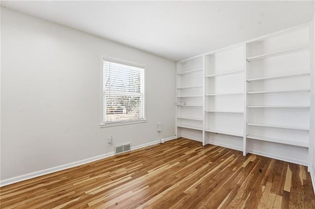 7001 N Cosby Avenue, Kansas City, MO 64151