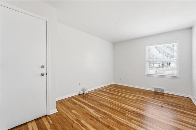 7001 N Cosby Avenue, Kansas City, MO 64151