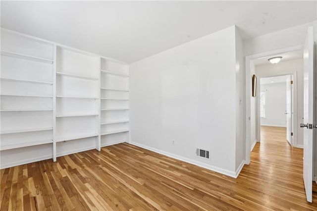 7001 N Cosby Avenue, Kansas City, MO 64151