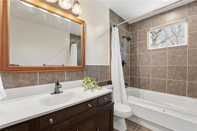 7001 N Cosby Avenue, Kansas City, MO 64151