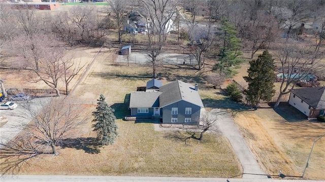 7001 N Cosby Avenue, Kansas City, MO 64151