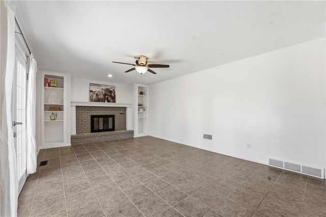 7001 N Cosby Avenue, Kansas City, MO 64151