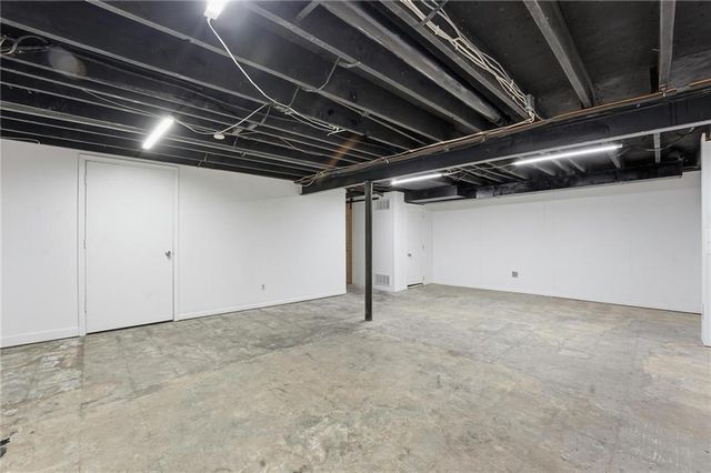 7001 N Cosby Avenue, Kansas City, MO 64151