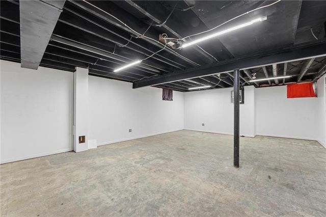 7001 N Cosby Avenue, Kansas City, MO 64151