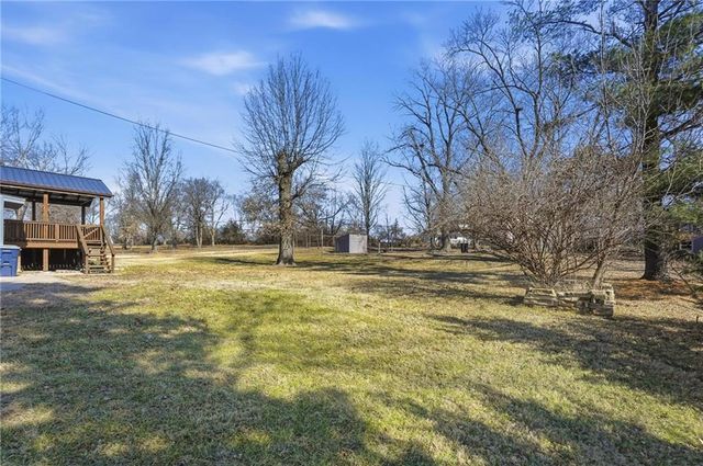 7001 N Cosby Avenue, Kansas City, MO 64151