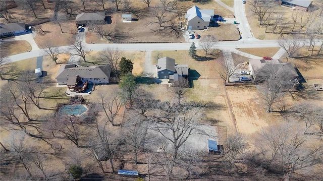 7001 N Cosby Avenue, Kansas City, MO 64151