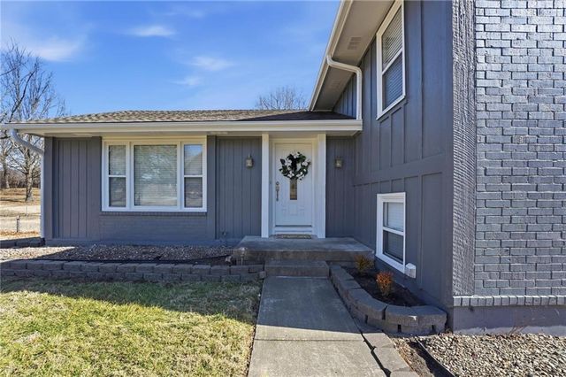 7001 N Cosby Avenue, Kansas City, MO 64151