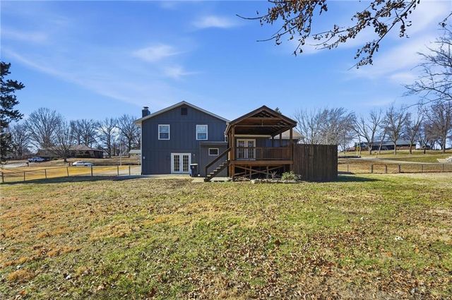 7001 N Cosby Avenue, Kansas City, MO 64151