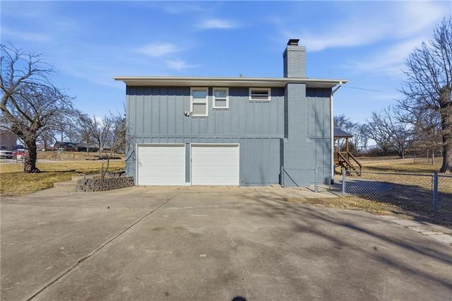 7001 N Cosby Avenue, Kansas City, MO 64151