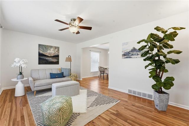 7001 N Cosby Avenue, Kansas City, MO 64151