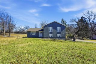 7001 N Cosby Avenue, Kansas City, MO 64151